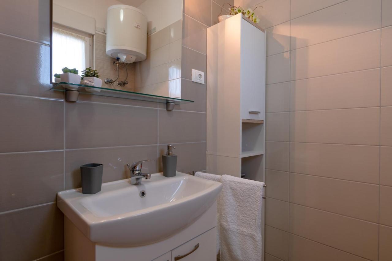 Apartments Greta & Ivona Pula Ngoại thất bức ảnh