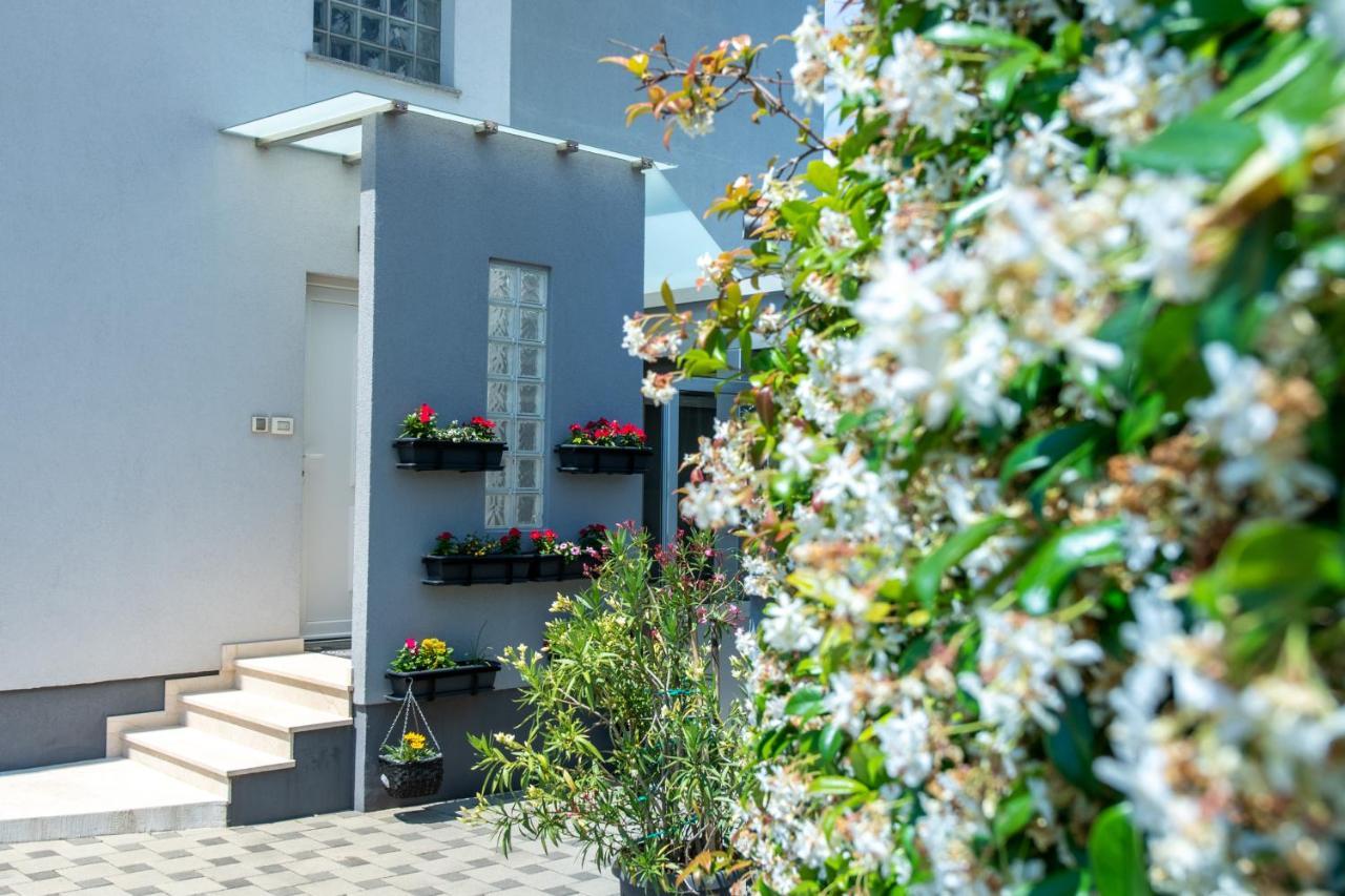 Apartments Greta & Ivona Pula Ngoại thất bức ảnh